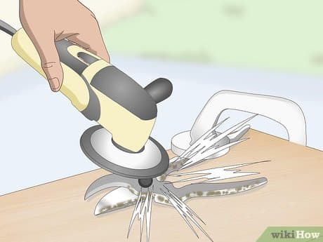 How to clean rusty garden tools