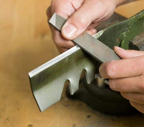 How to sharpen your mower blade using a file?